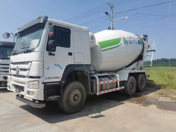 二手半掛攪拌車(chē)