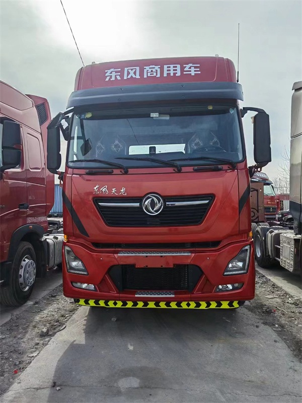 二手國(guó)六半掛牽引車多少錢