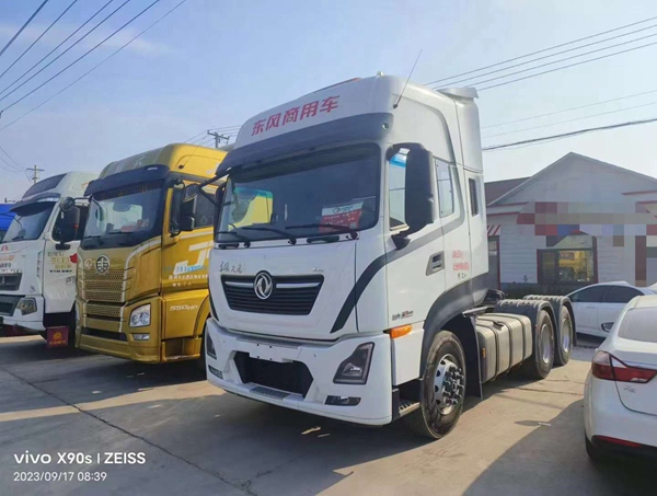 東風(fēng)天龍KL465馬力牽引車