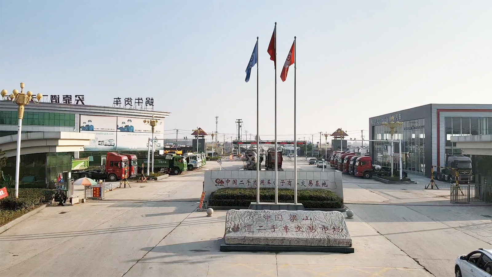 梁山華通二手車市場里的老貨車情緣：20年老司機(jī)為什么總是選擇二手貨車？