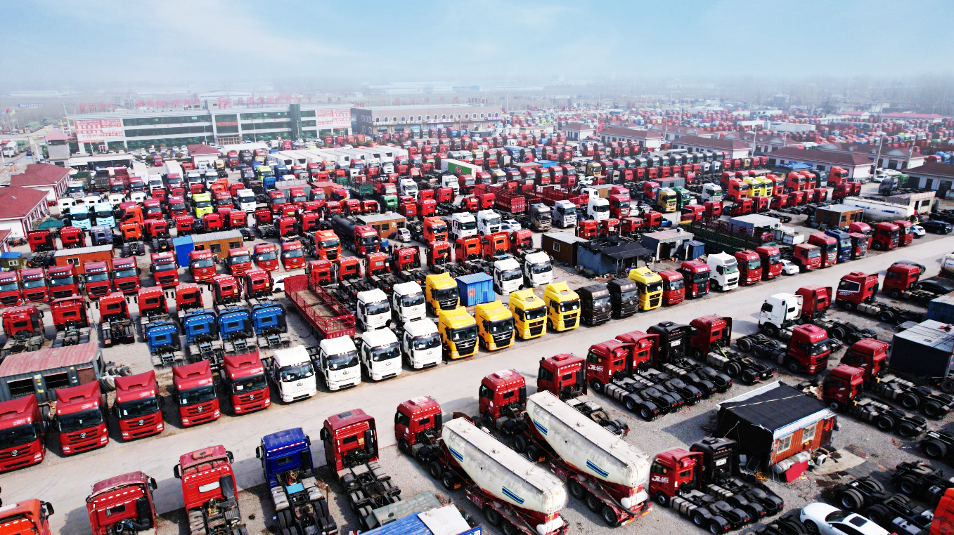 梁山華通二手貨車市場里的老貨車情緣：誠信經(jīng)營與夢想起航之地